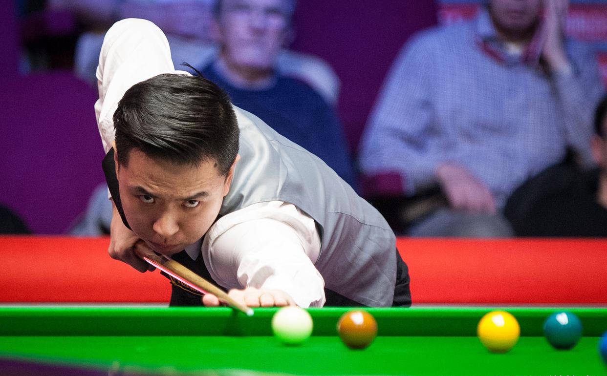 逆转击败肖, 滕斯战成